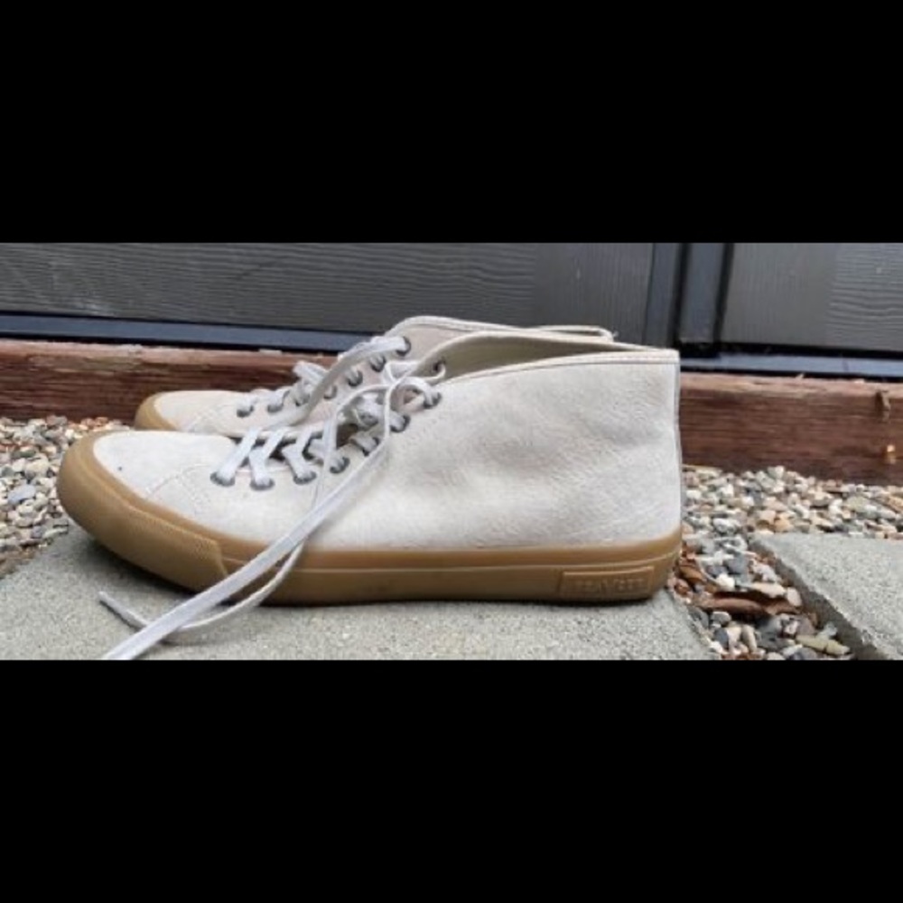 Mens seavees size 9
